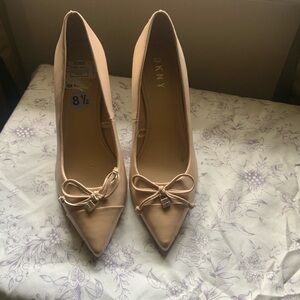 DKNY Tan Nude pointy stiletto heels. Runber soles